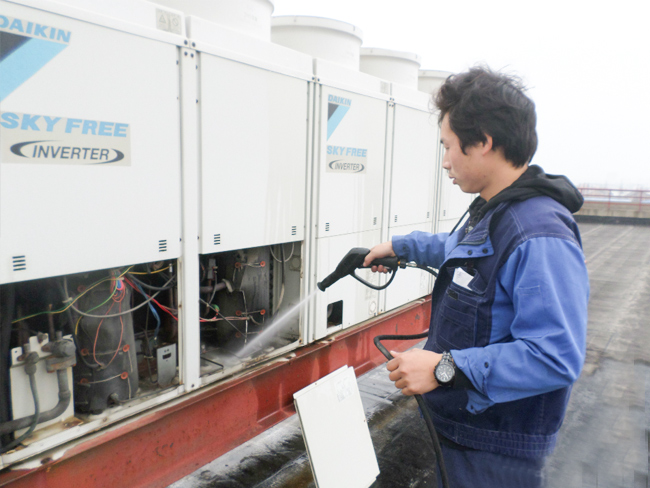 商用中央空調(diào)安裝過(guò)程中如何固定室外機(jī)？惠馳告訴您